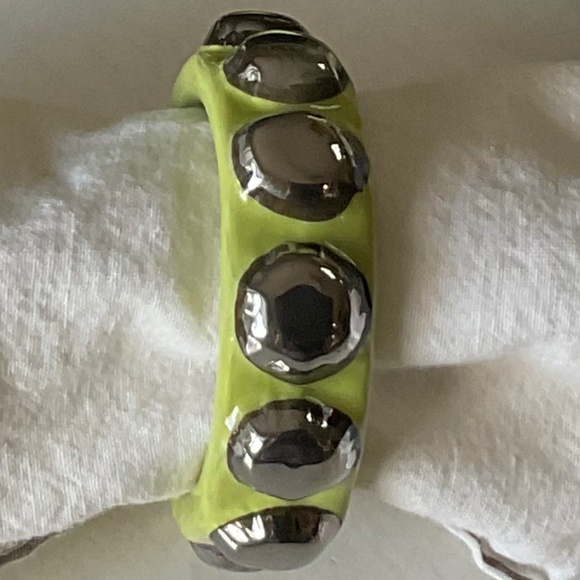STUDIO B GREEN W/ SILVER NAPKIN RINGS - CONTEMPORARY NWB - Picture 4 of 7